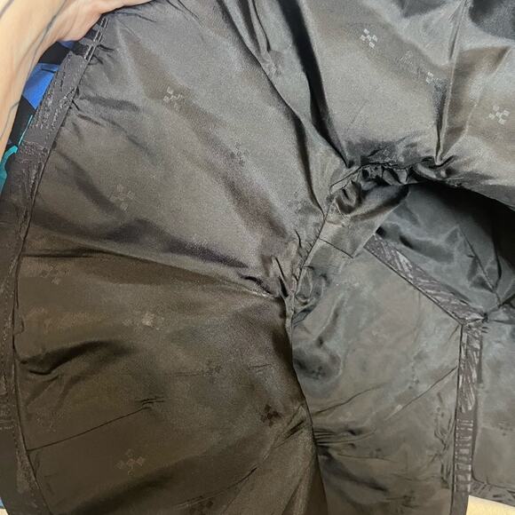 Vintage 80s Silk Floral Blue and Black Blazer with Rhinestone Button and Bow 1 - Picture 15 of 15